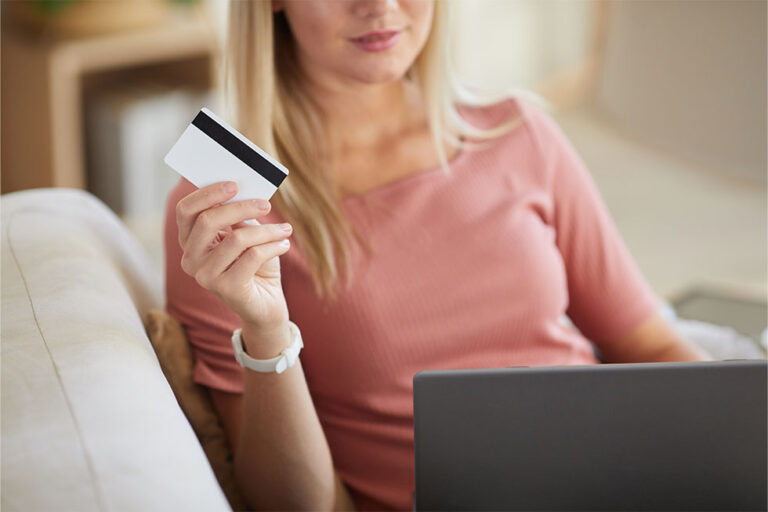 5 λόγοι για να χρησιμοποιήσετε τη κάρτα revolut και πώς να εξοικονομήσετε χρήματα στις καθημερινές σας αγορές.