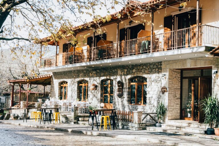 Aroanides - Καλάβρυτα ✦ 2 Ημέρες (1 Διανυκτέρευση) ✦ 2 άτομα ✦ 2 ✦ έως 03/03/2026 ✦ Υπέροχη Τοποθεσία!